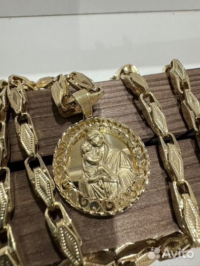 Золотой женский кулон