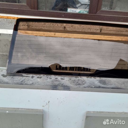 Задняя стекло ваз 2104