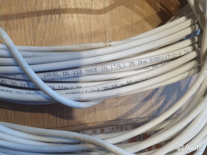 Телевизионный и интернет кабель