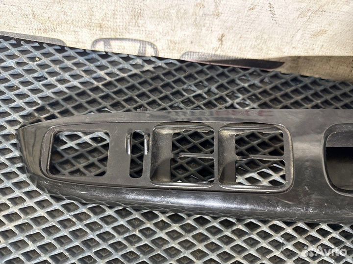 Накладка кнопок стеклоподъемника передняя правая