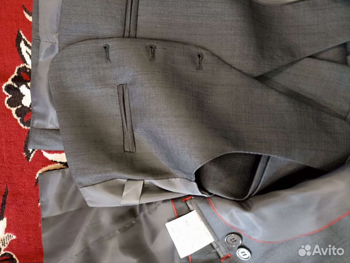 Костюм тройка новый