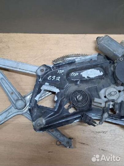 Стеклоподъёмник передний правый BMW 7 E32 бмв е 32