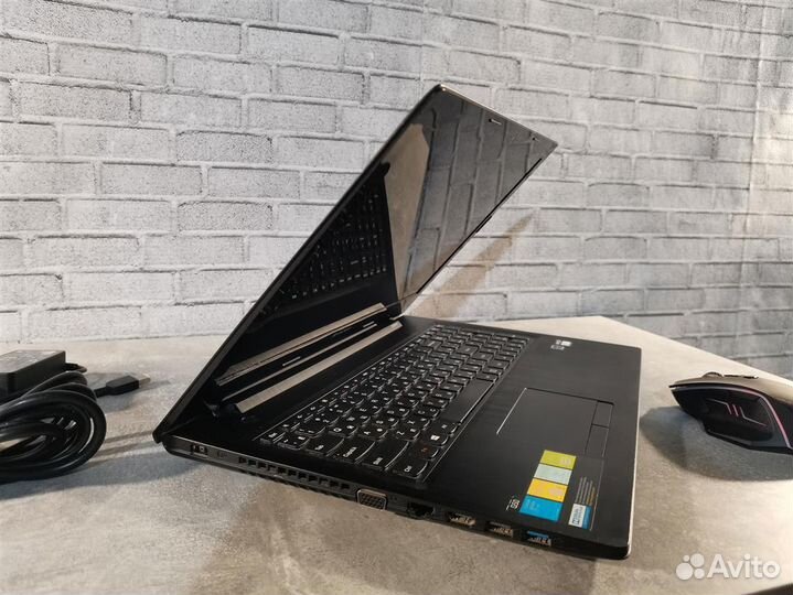 Для работы, учебы 8 гигововый на SSD 256 GB Lenovo