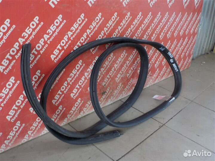 Уплотнитель двери передний правый Renault Logan