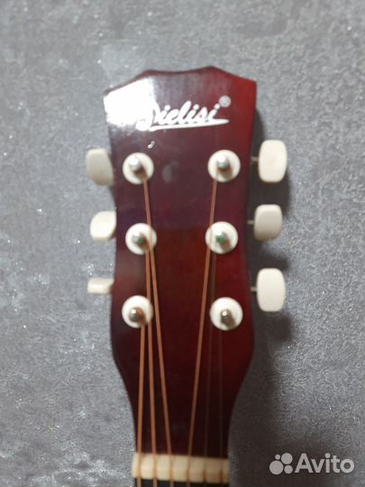 Акустическая гитара