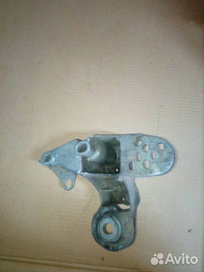 Кронштейн опоры двигателя левый Audi A4 B5 1.9TD