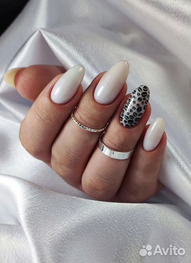 Маникюр, педикюр, наращивание ногтей