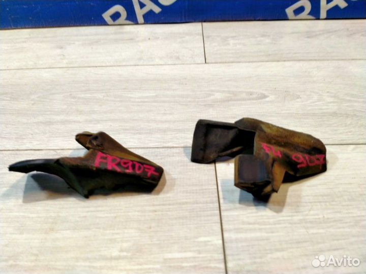 Уплотнительная резинка Toyota Mark Ii GX90 1GFE