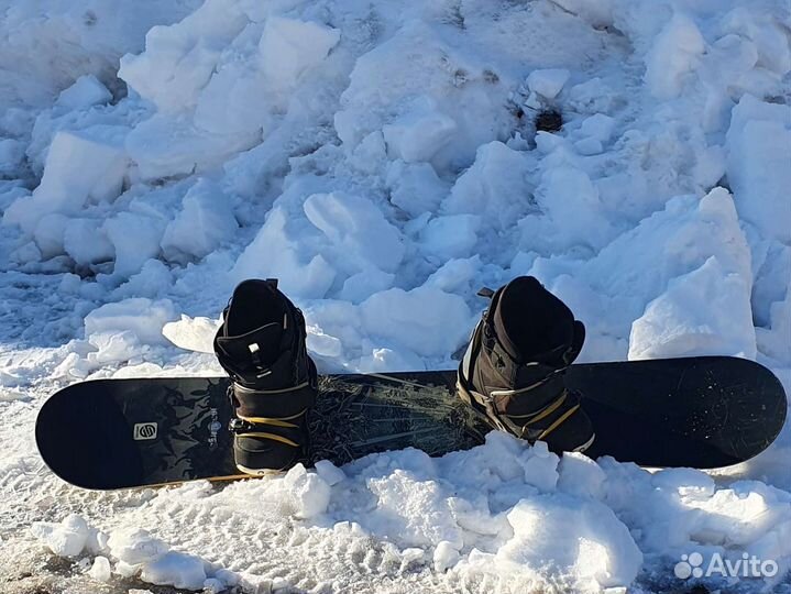 Сноуборд с ботинками
