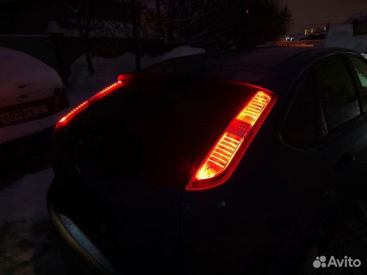 Фонарь задний ford focus 2 хэтчбек грили 8m5113404