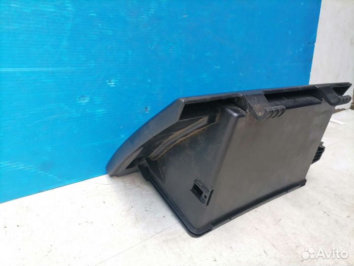 Бардачок Mitsubishi Outlander 1