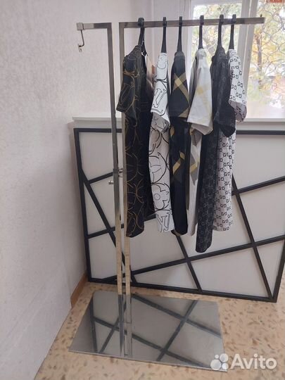 Вешало напольное для одежды