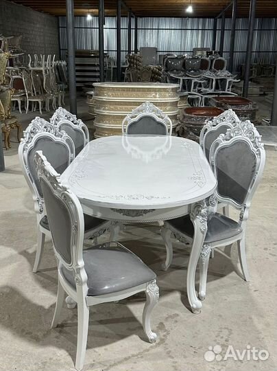 Стол обеденный. В наличии