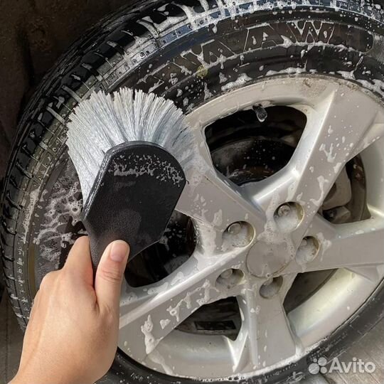 Щетка для чистки колес 21*6,4 см detail