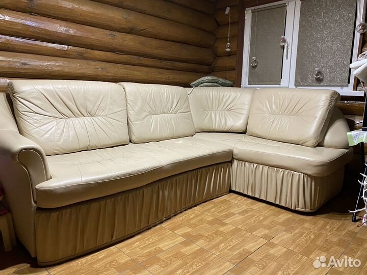 Угловой диван и кресло