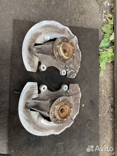 Кулак передний BMW M3 E92 31212283436