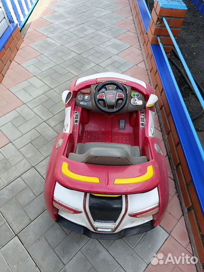 Автомобиль детский с аккумулятором