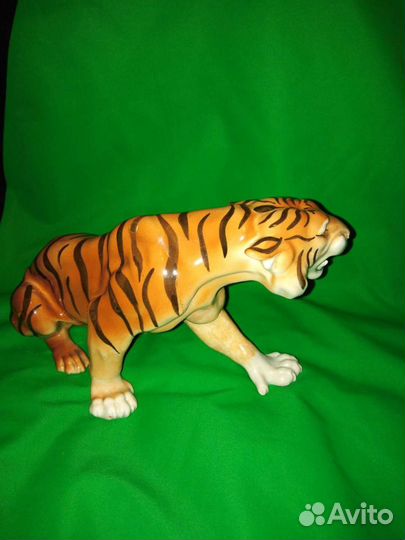 Фарфор. Тигр, (Шархан). лфз