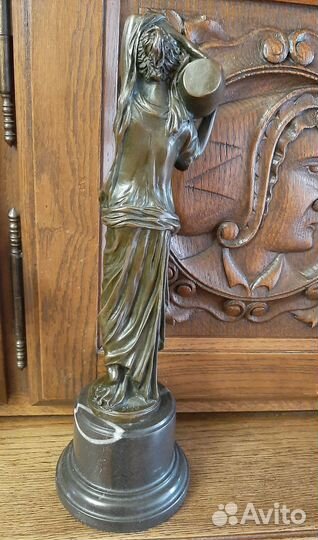 Статуэтка девушка с кувшином бронза камень Европа