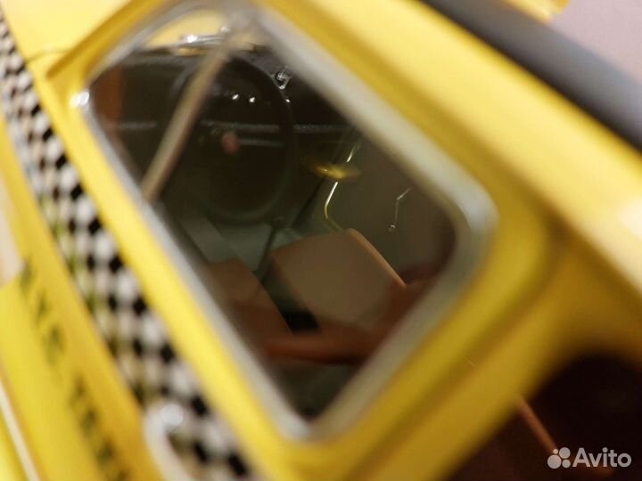 Коллекционная модель fiat 500 taxi 1:18