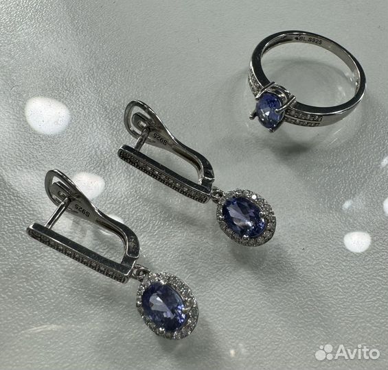 Серебряные серьги с натуральным танзанитом