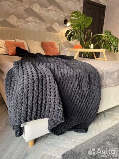 Черный вязаный плед