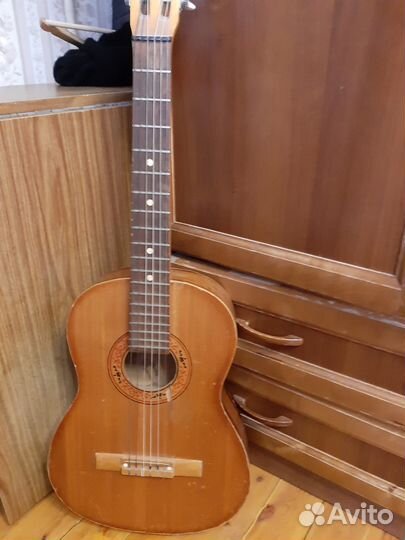 Акустическая гитара
