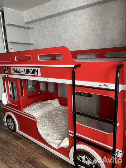 Двухъярусная кровать автобус