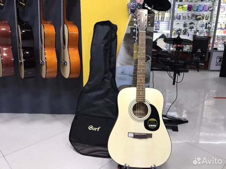 Гитара новая Cort + чехол, ремень, тюнер, медиатор