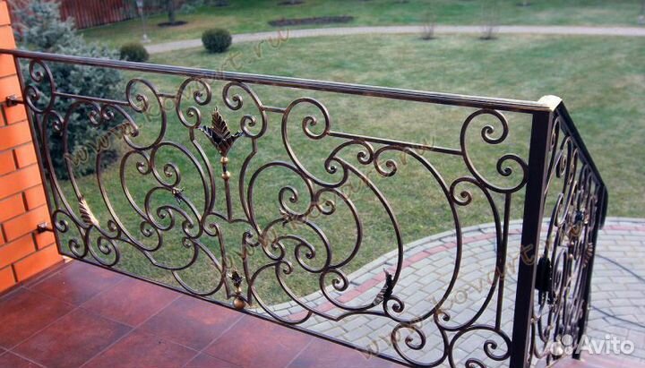 Кованый балкон для частного дома