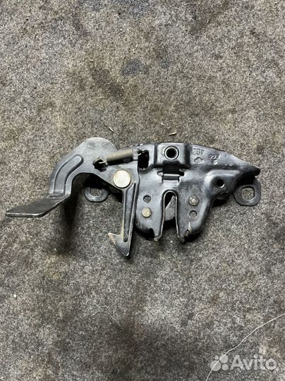 Замок капота Nissan Primera P12