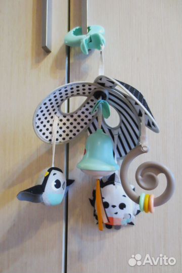 Развивающий коврик и подвесные игрушки Tiny Love