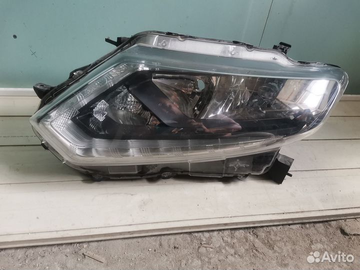 Фара левая Nissan X-trail T32