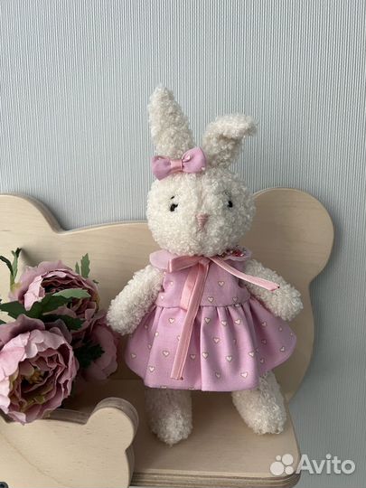 Заяц ручной работы в стиле тедди