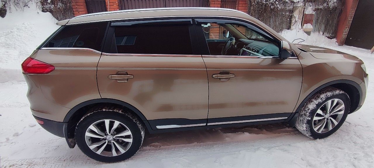 Geely Atlas: фото владельца