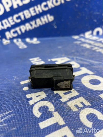 Кнопка открывания багажника Bmw E39 седан 2000