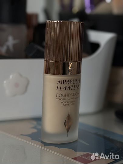 Тональный крем Charlotte Tilbury AirBrush