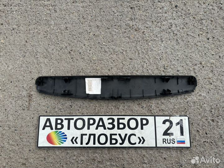 Обшивка двери багажника Mazda 2 Мазда 2