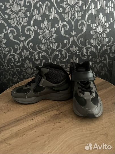 Кроссовки утепленные