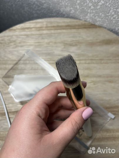 Кисть для румян новая и контуринга