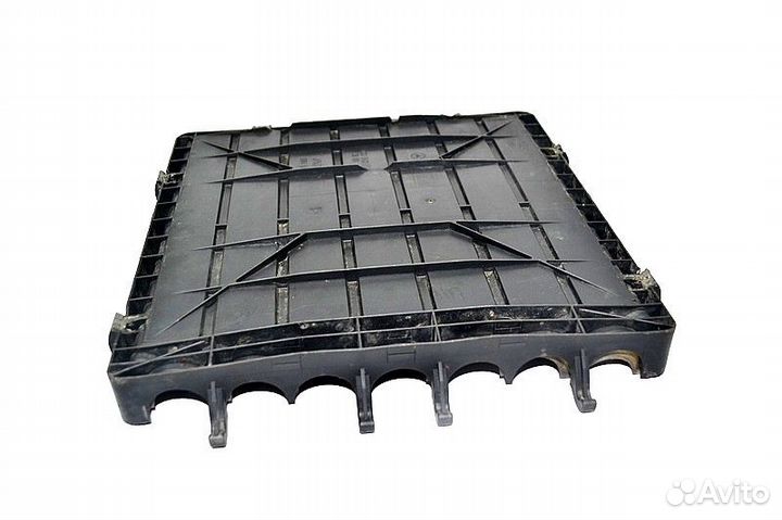 Крышка отделения для жгутов проводов кабины merced