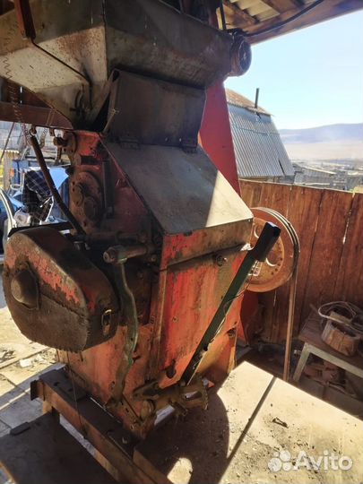 Мельница для зерна бу