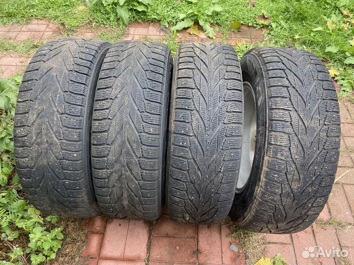 Nokian Tyres Hakkapeliitta R2 215/70 R16