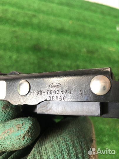 Замок крыши правый Ford Mustang 6 S550 рест. 2019