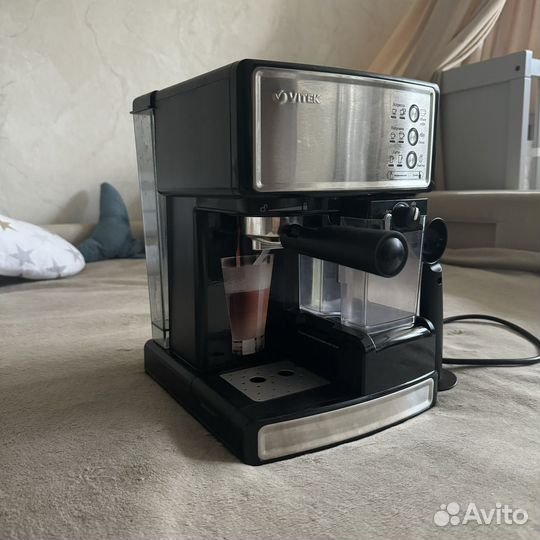 Кофеварка рожковая Vitek VT-1514 BK