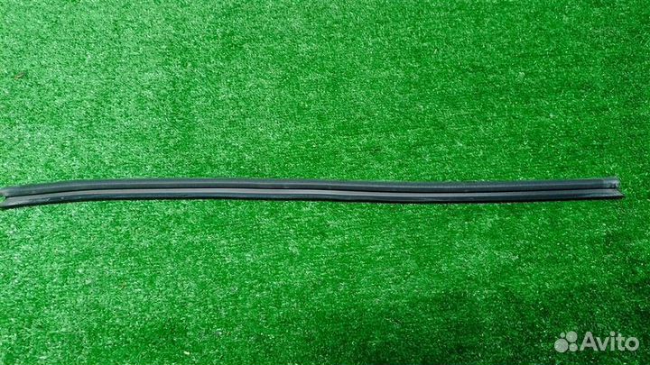 Уплотнитель Audi A4 (B8) 2007-2015