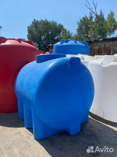 Горизонтальная пластиковая емкость,бак,резервуар