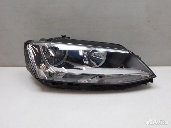 Фара правая Volkswagen Jetta