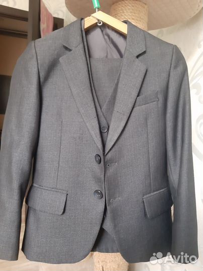 Школьный костюм для мальчика 128 серый