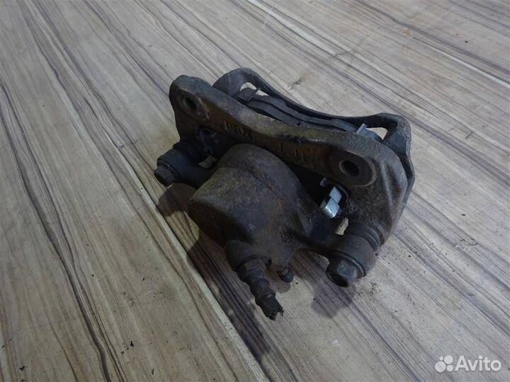 Суппорт передний левый Mitsubishi Space Runner (N